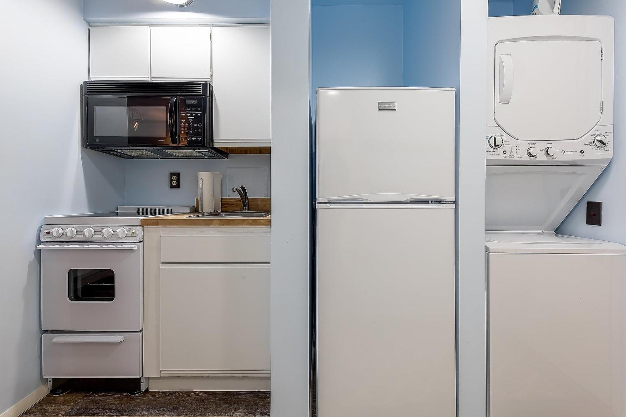 Beautiful Lake View Studio Condo At The Shores Traverse City Exterior foto