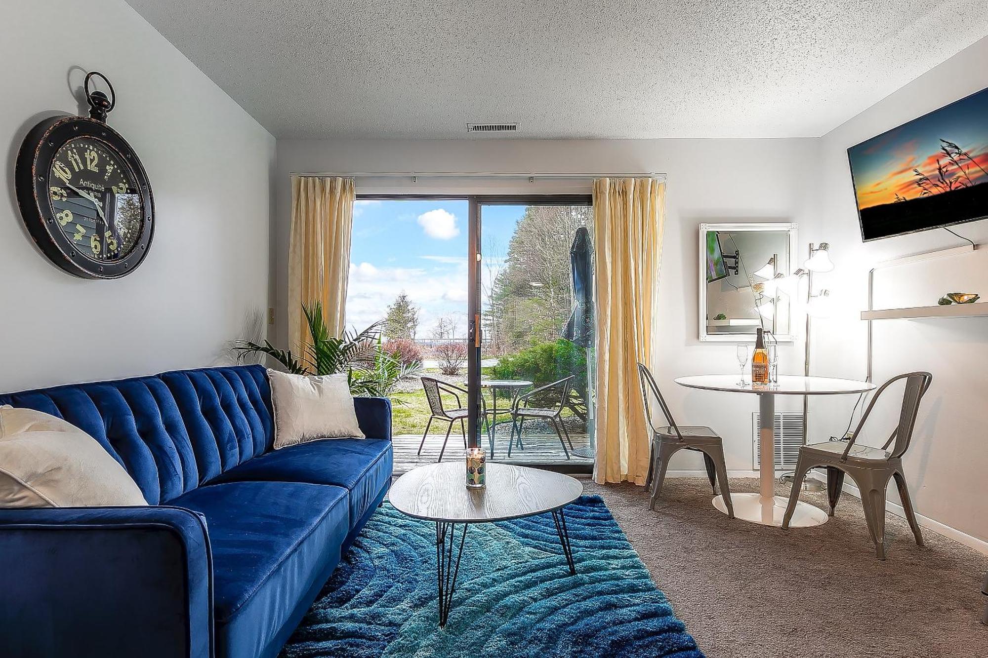 Beautiful Lake View Studio Condo At The Shores Traverse City Exterior foto